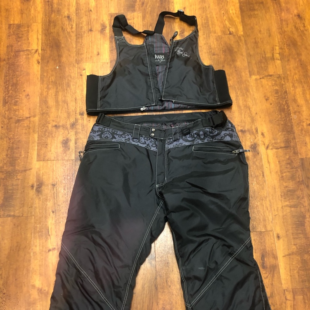 DIVAS  snow gear snow suit 2xl